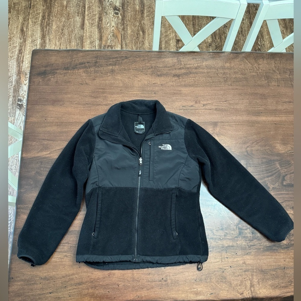 The north face women’s black Denali jacket size medium